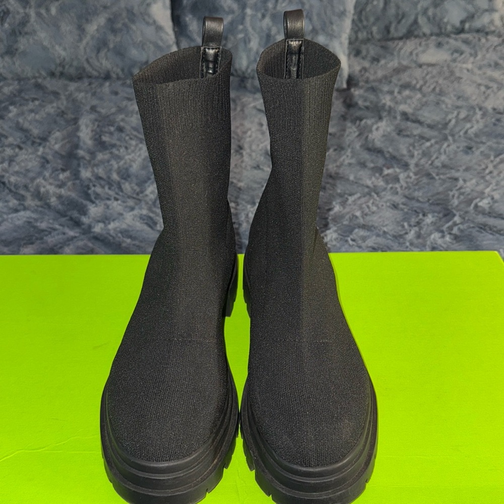 Knit Aldo pull on sock bootie. Size 7.5. Very comfortable. Like New!
